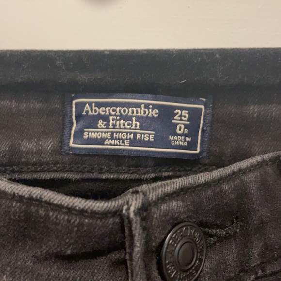 A&F Simone high rise black ripped jeans size 25 - Picture 9 of 9